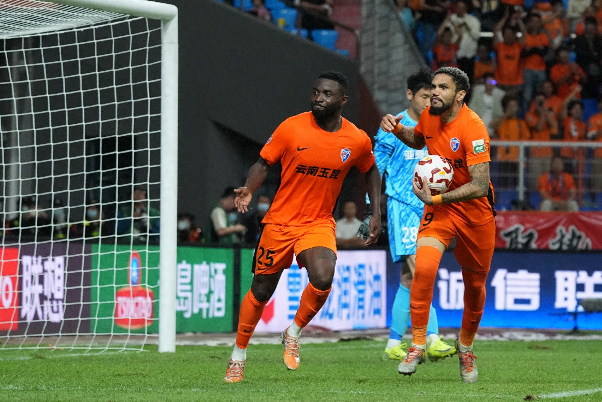 梅西与布冯,赛后深情互,赠球衣,皇冠体育,Crown,皇冠体育网址,皇冠app,皇冠官网,皇冠集团